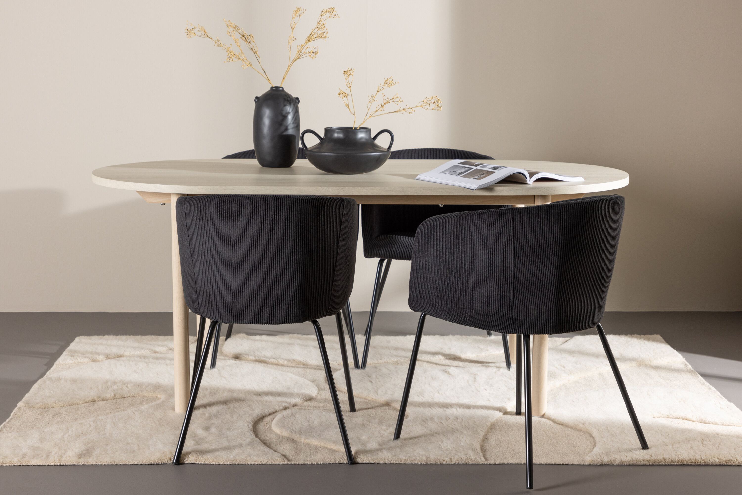 Andy eettafel met Berit eetkamerstoel