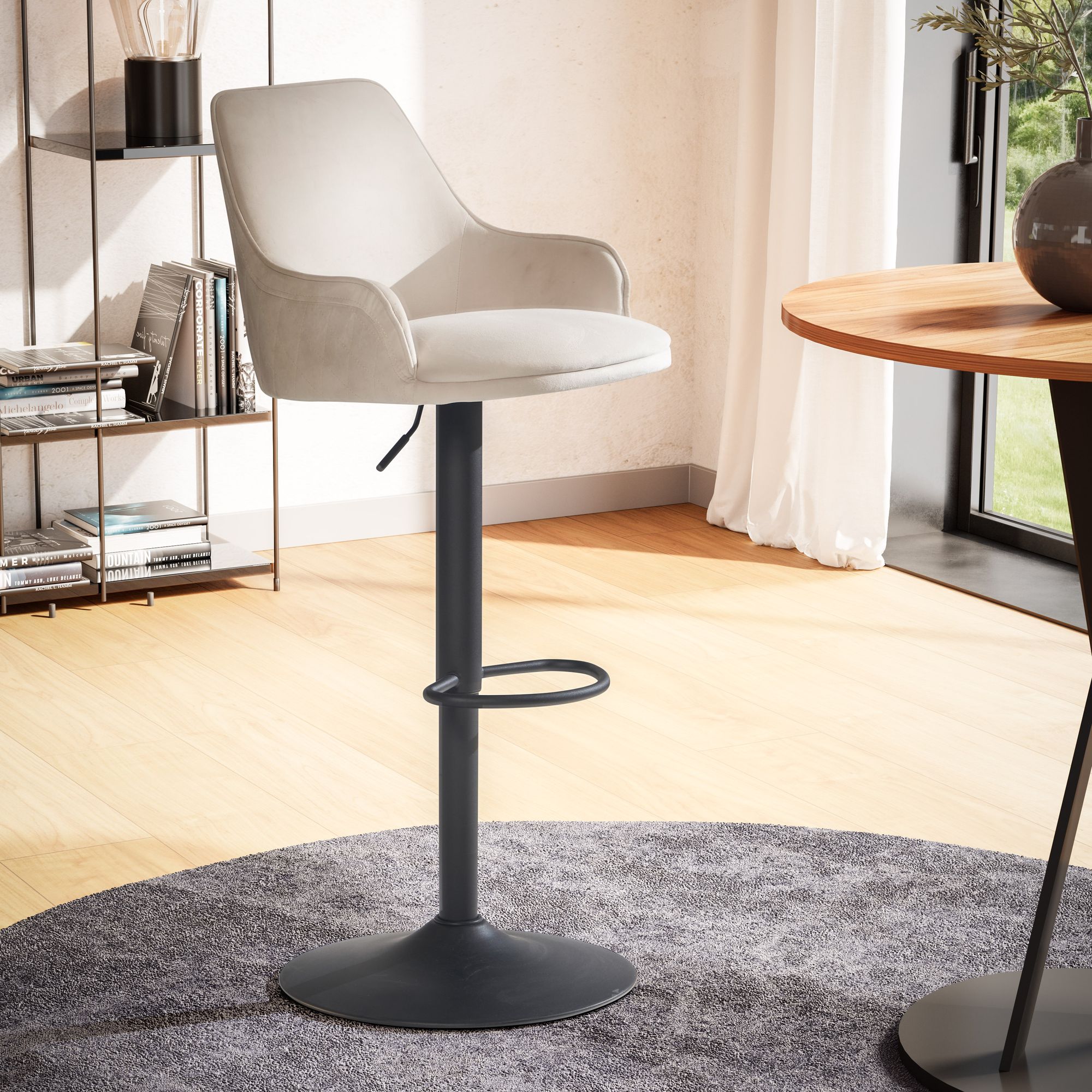 Beige fluwelen barkruk | Zwarte metalen trompetvoet | Verstelbare hoogte 86-106 cm