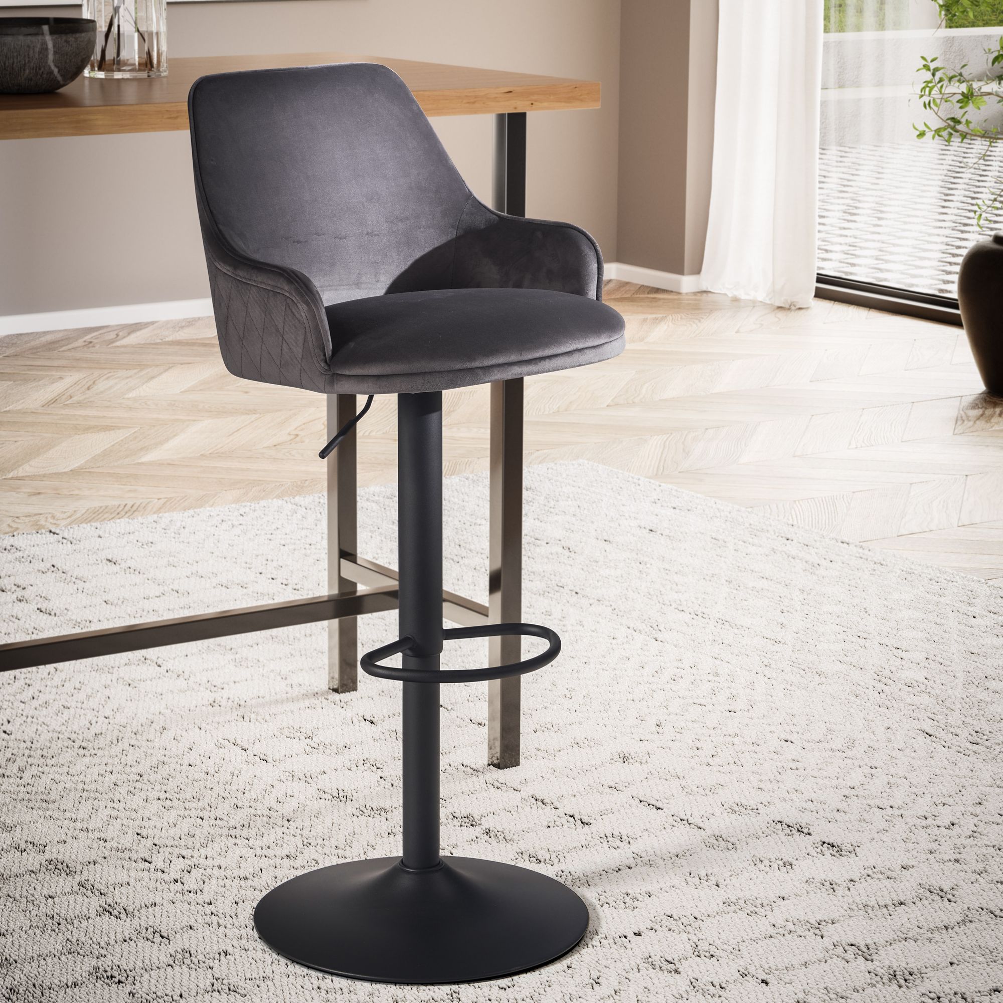 Barkruk Fluweel Grijs | Kruk met Rugleuning en Armleuningen | Verstelbare Hoogte 86 - 106 cm