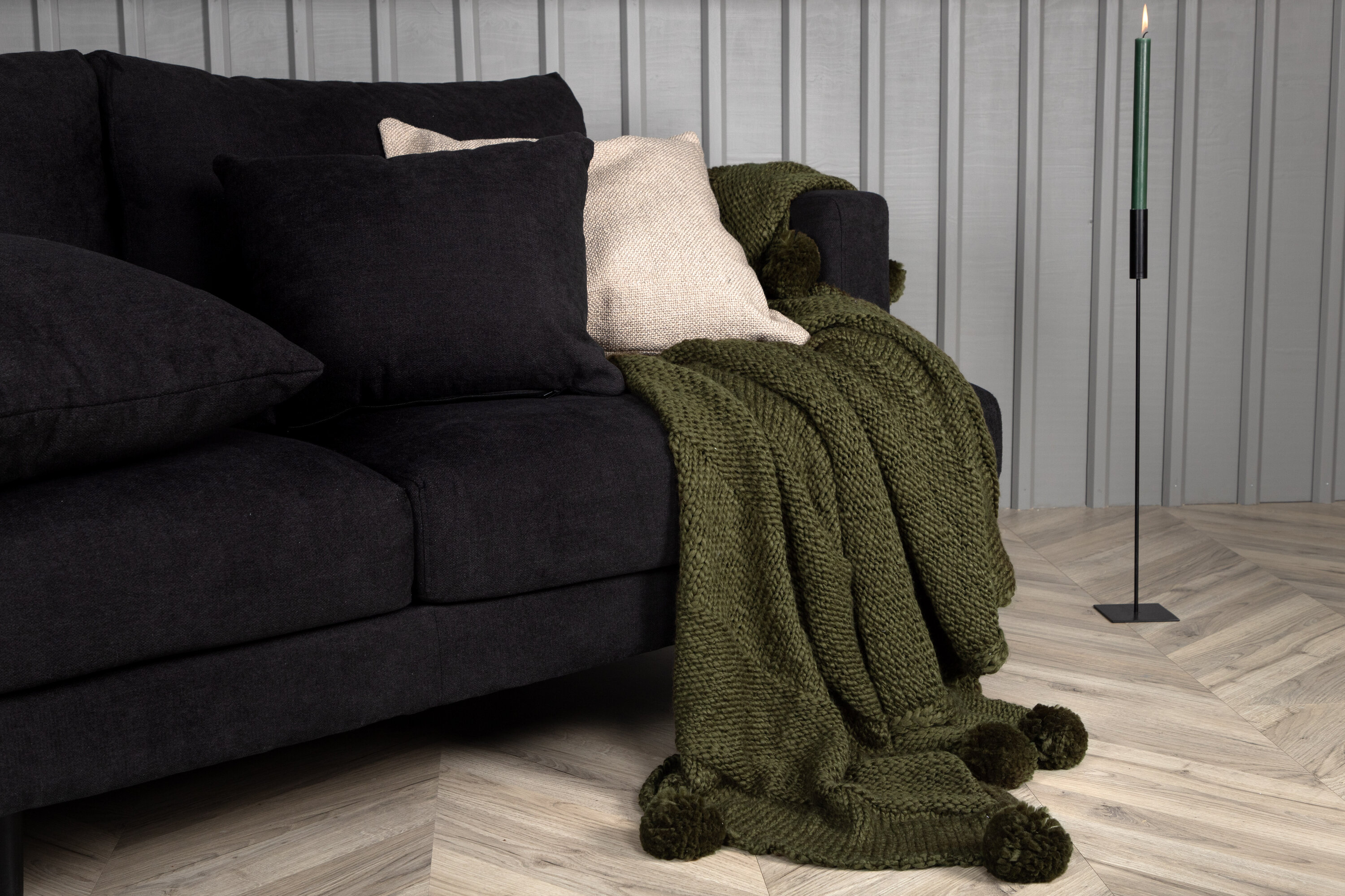 Anny Throw Anny Throw