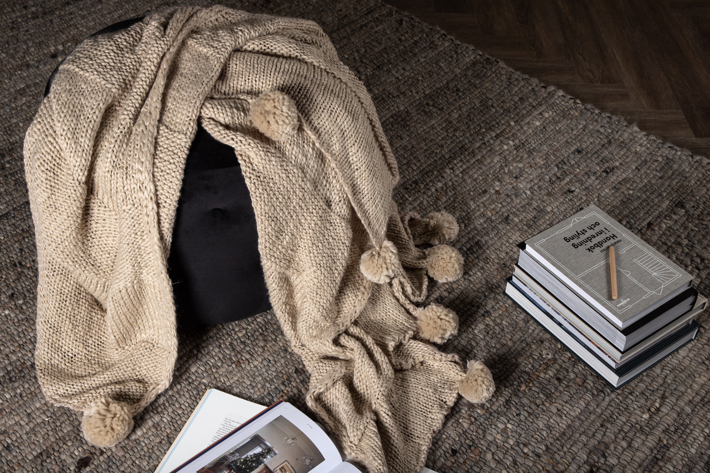 Anny Throw Anny Throw